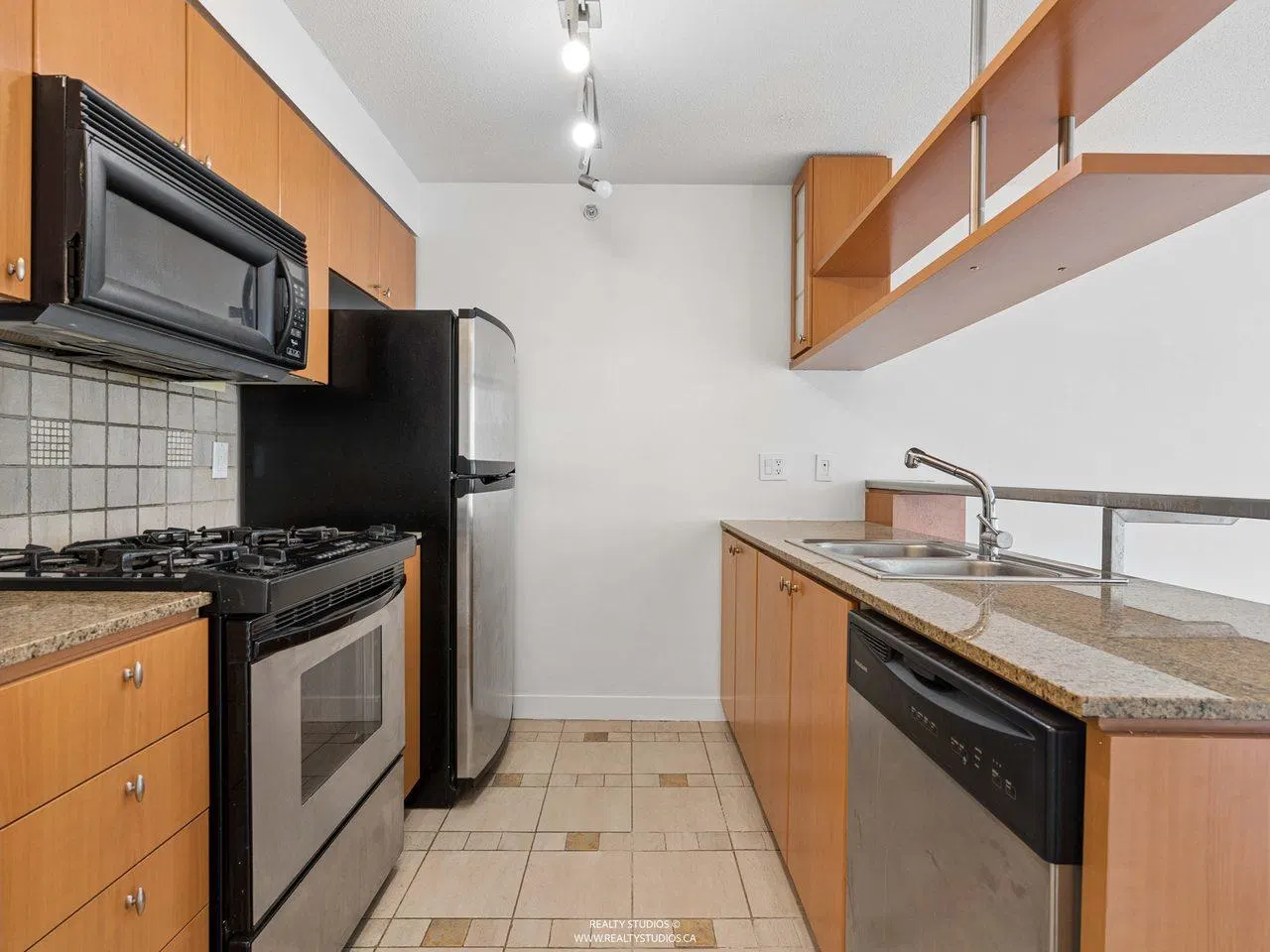 Photo 5 of 35 at #2208 – 1495 Richards Street