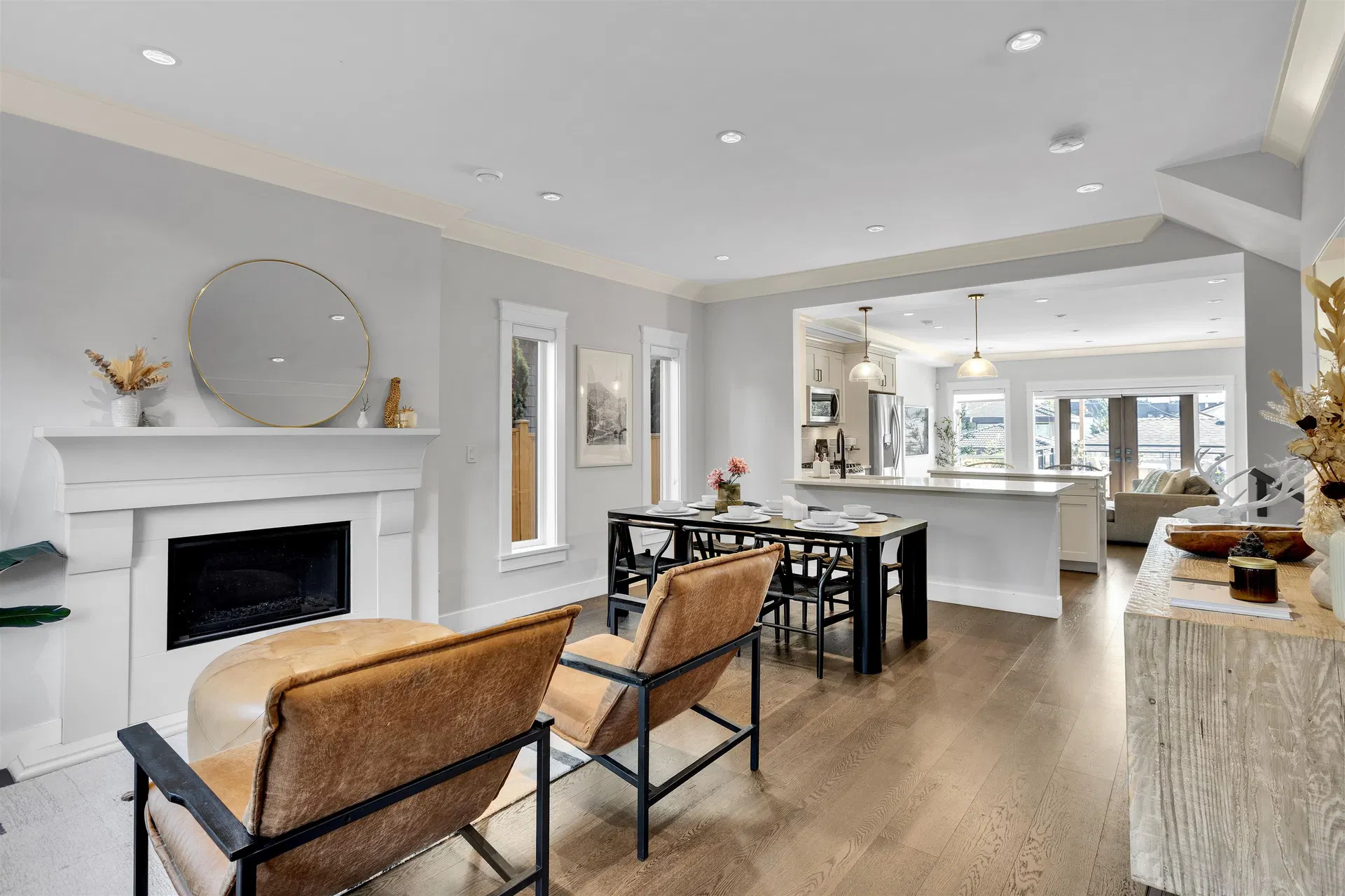 Photo 5 of 31 at 545 E 4th Street