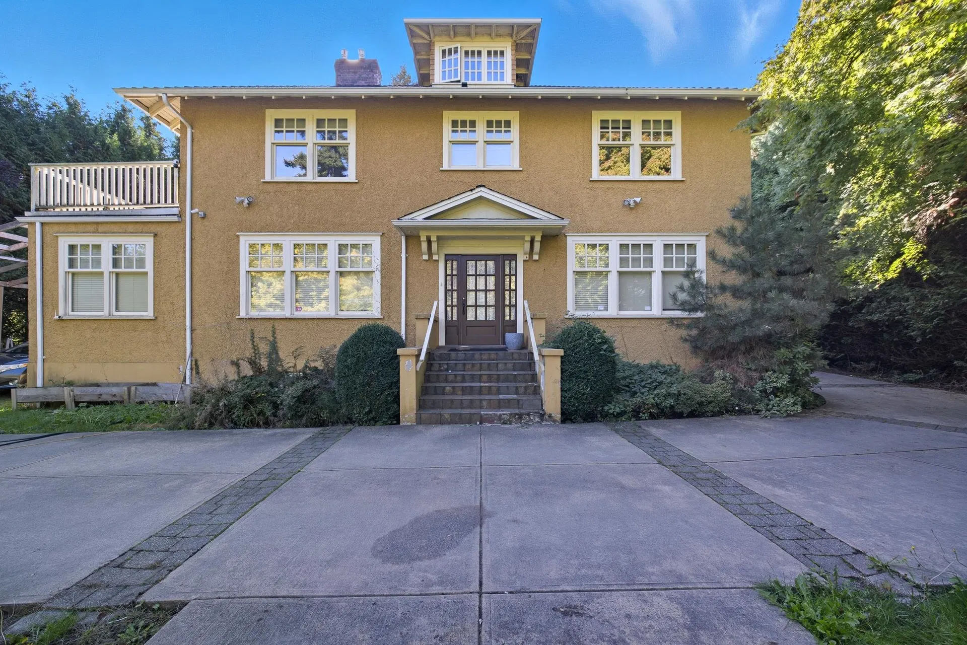 Photo 3 of 40 at 1350 W 15th Avenue
