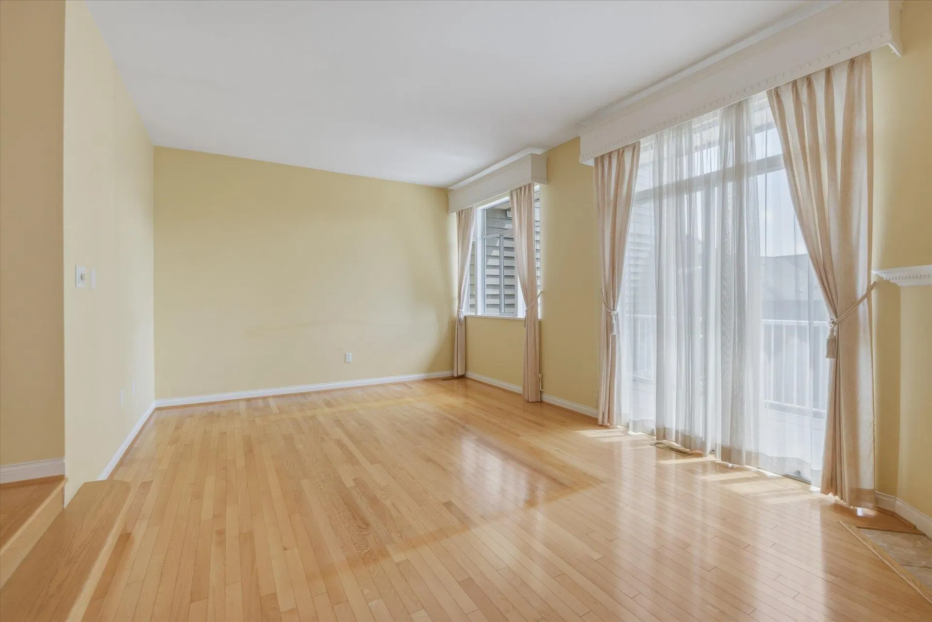 Photo 4 of 40 at #18 – 920 Citadel Drive