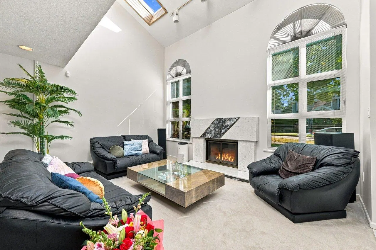 Photo 4 of 40 at 1039 W 29th Avenue