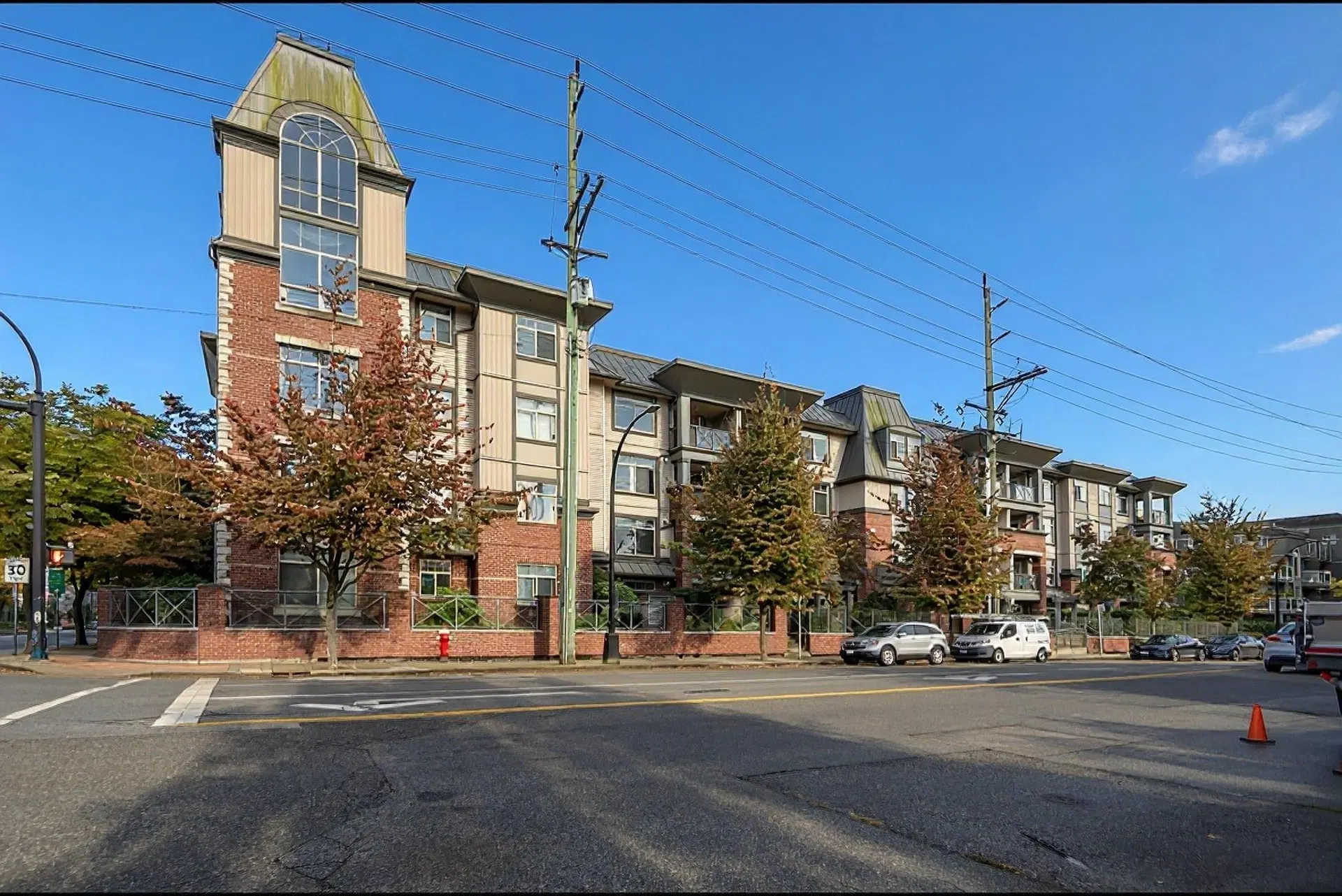 Photo 2 of 30 at #408 – 2330 Wilson Avenue