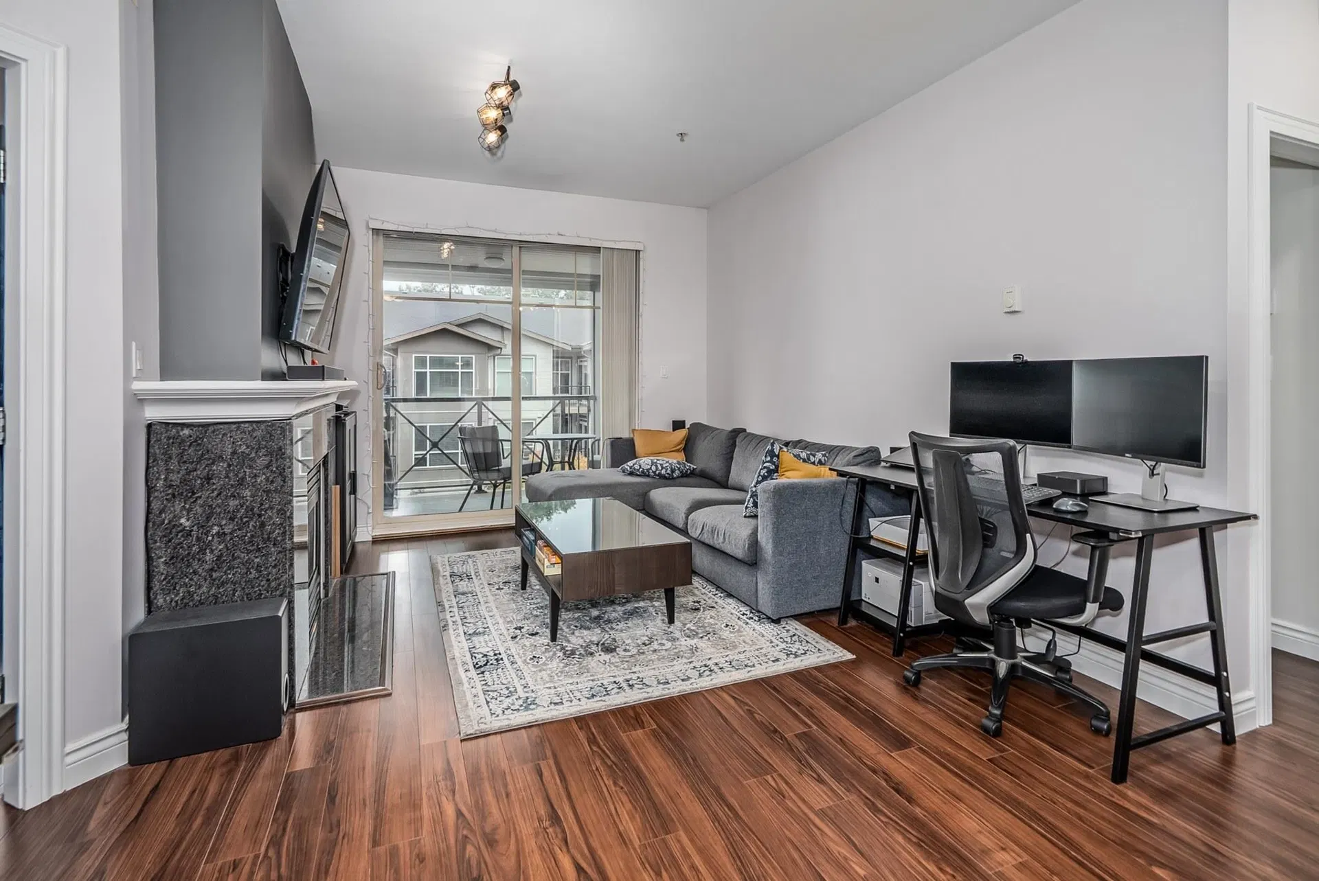 Photo 3 of 30 at #408 – 2330 Wilson Avenue