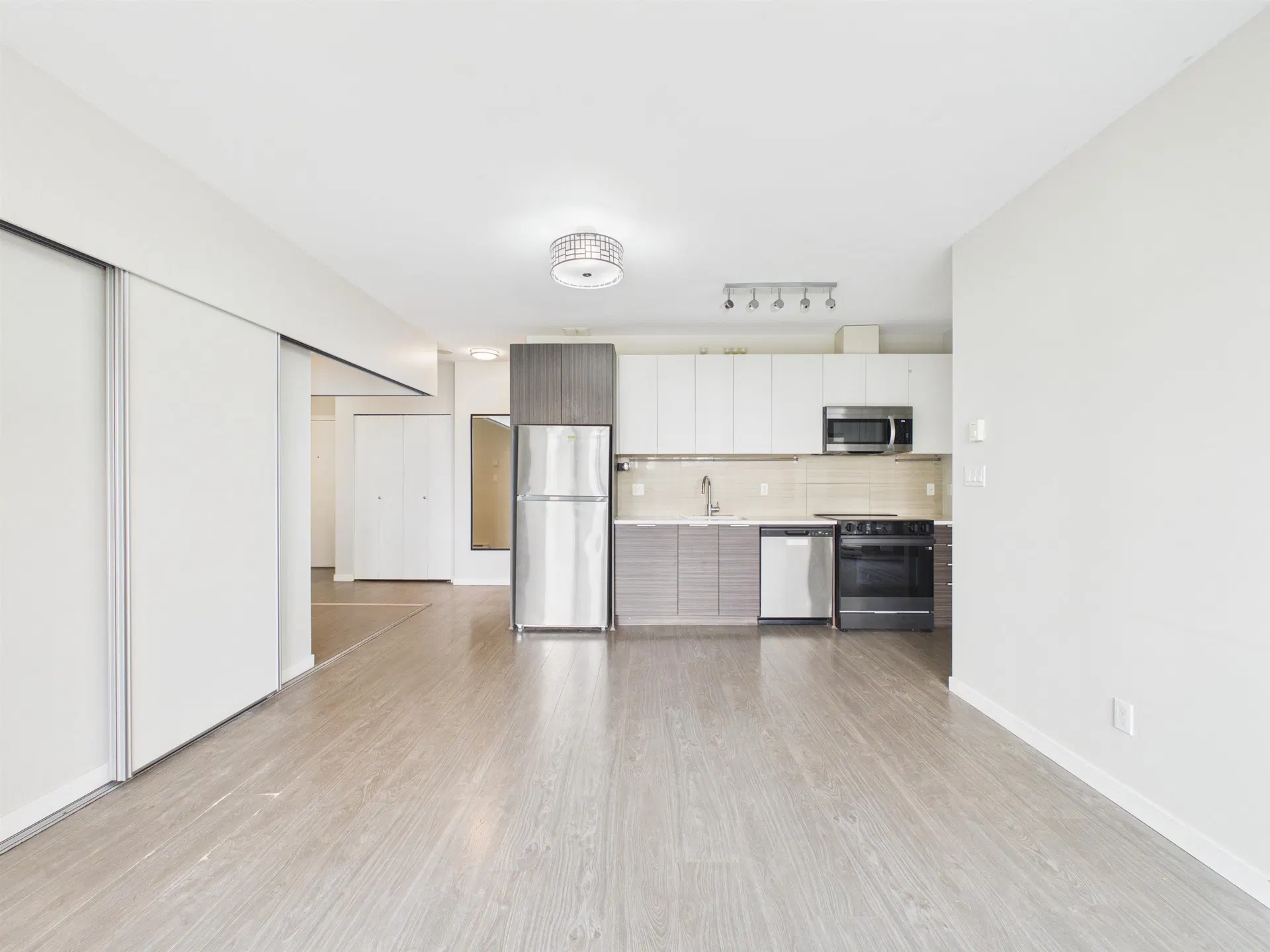 Photo 3 of 32 at #202 – 13303 Central Avenue