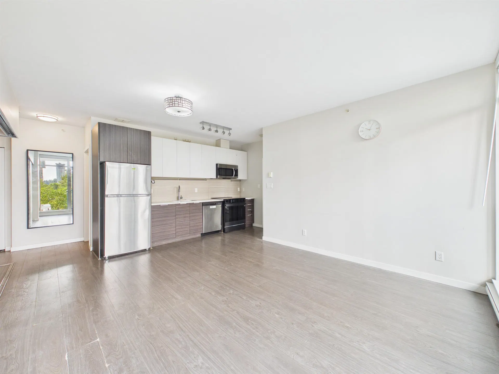 Photo 4 of 32 at #202 – 13303 Central Avenue