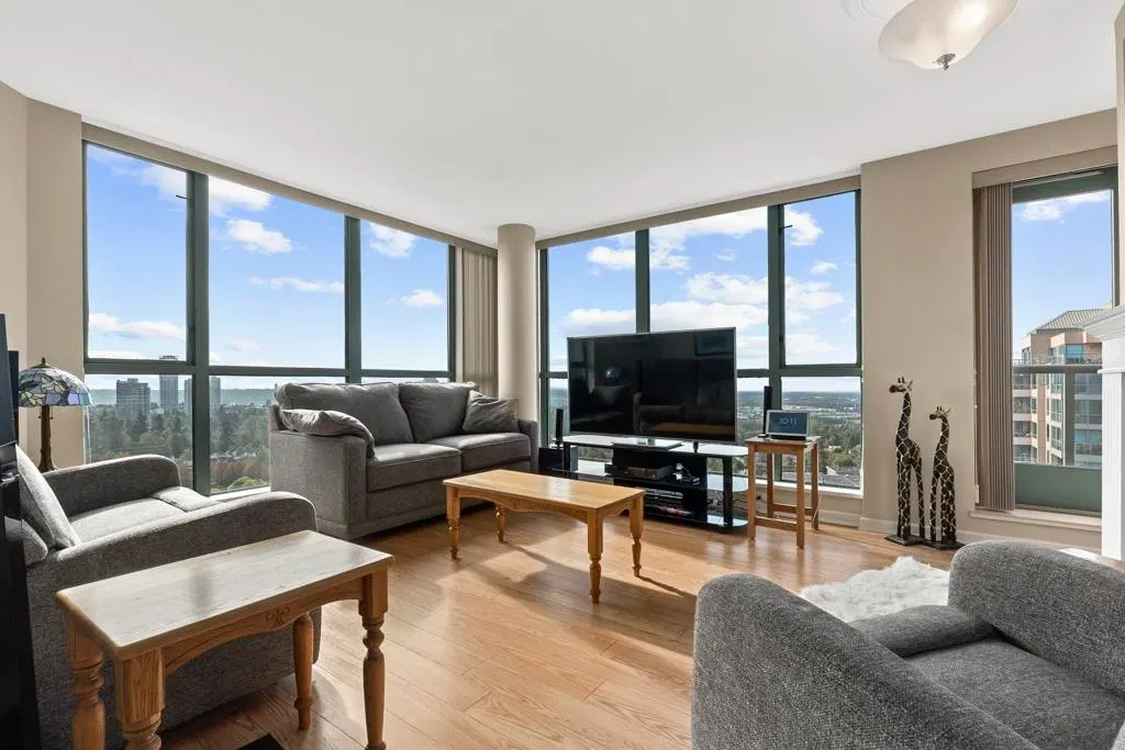 Photo 1 of 29 at #1703 – 6611 Southoaks Crescent