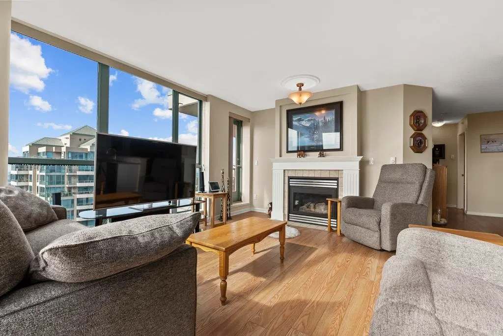 Photo 3 of 29 at #1703 – 6611 Southoaks Crescent