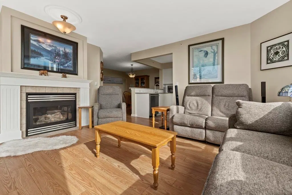 Photo 4 of 29 at #1703 – 6611 Southoaks Crescent