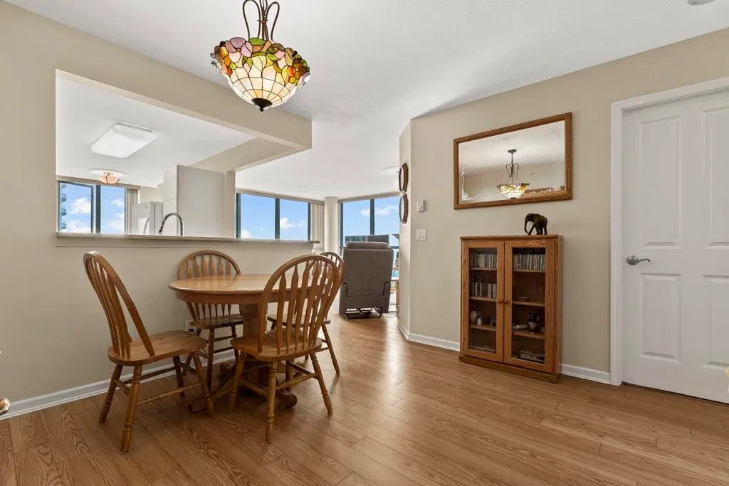 Photo 5 of 29 at #1703 – 6611 Southoaks Crescent