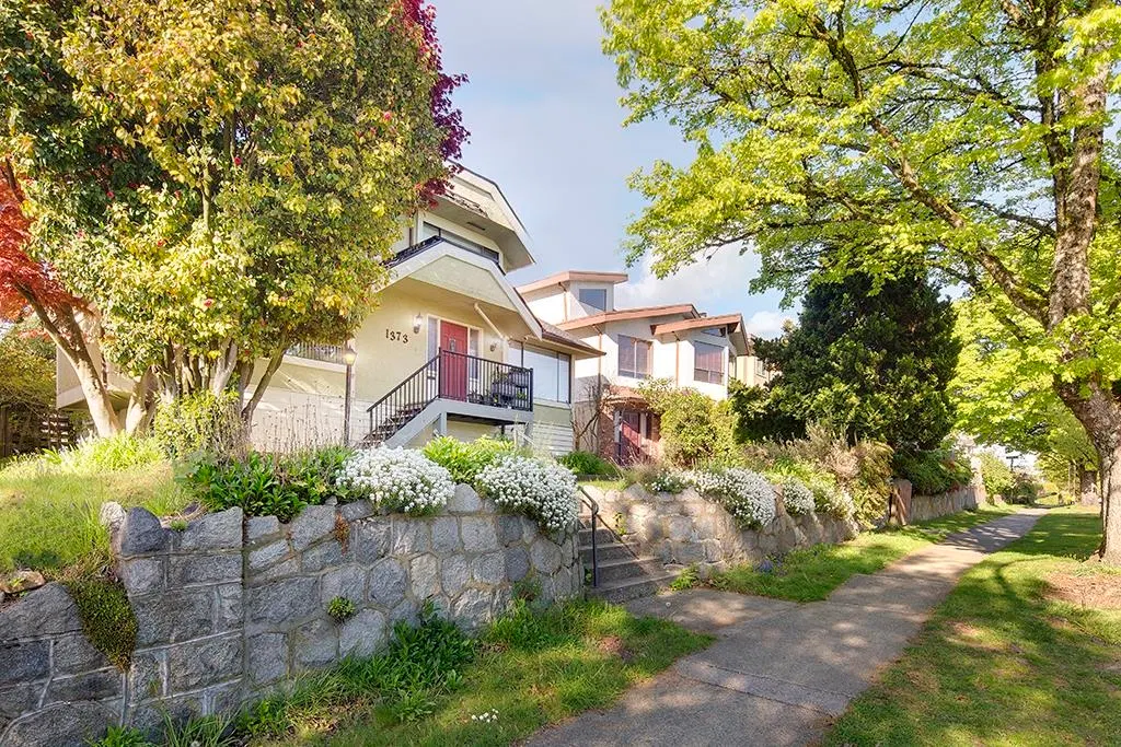 Photo 3 of 30 at 1373 W 64th Avenue
