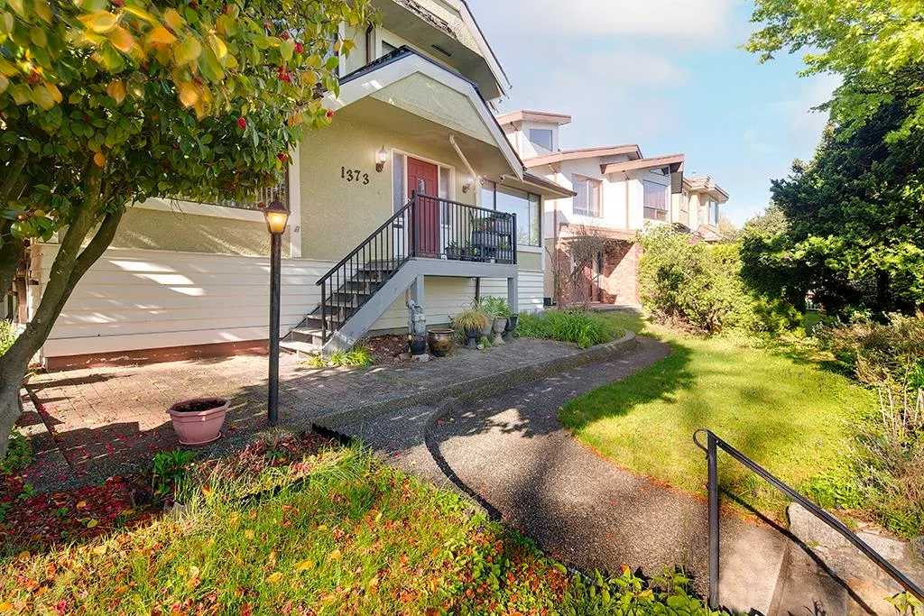 Photo 5 of 30 at 1373 W 64th Avenue