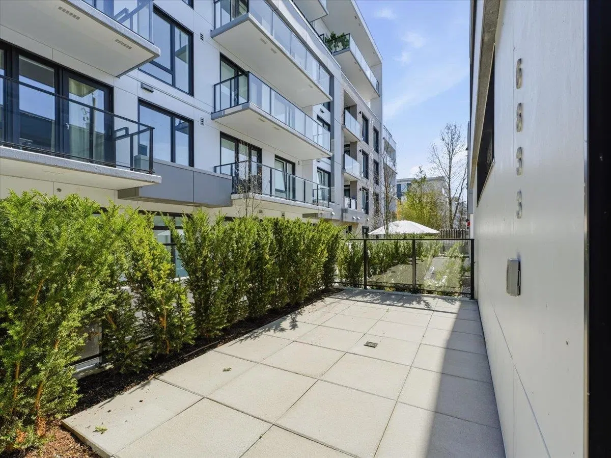 Photo 4 of 31 at 6833 Cambie Street