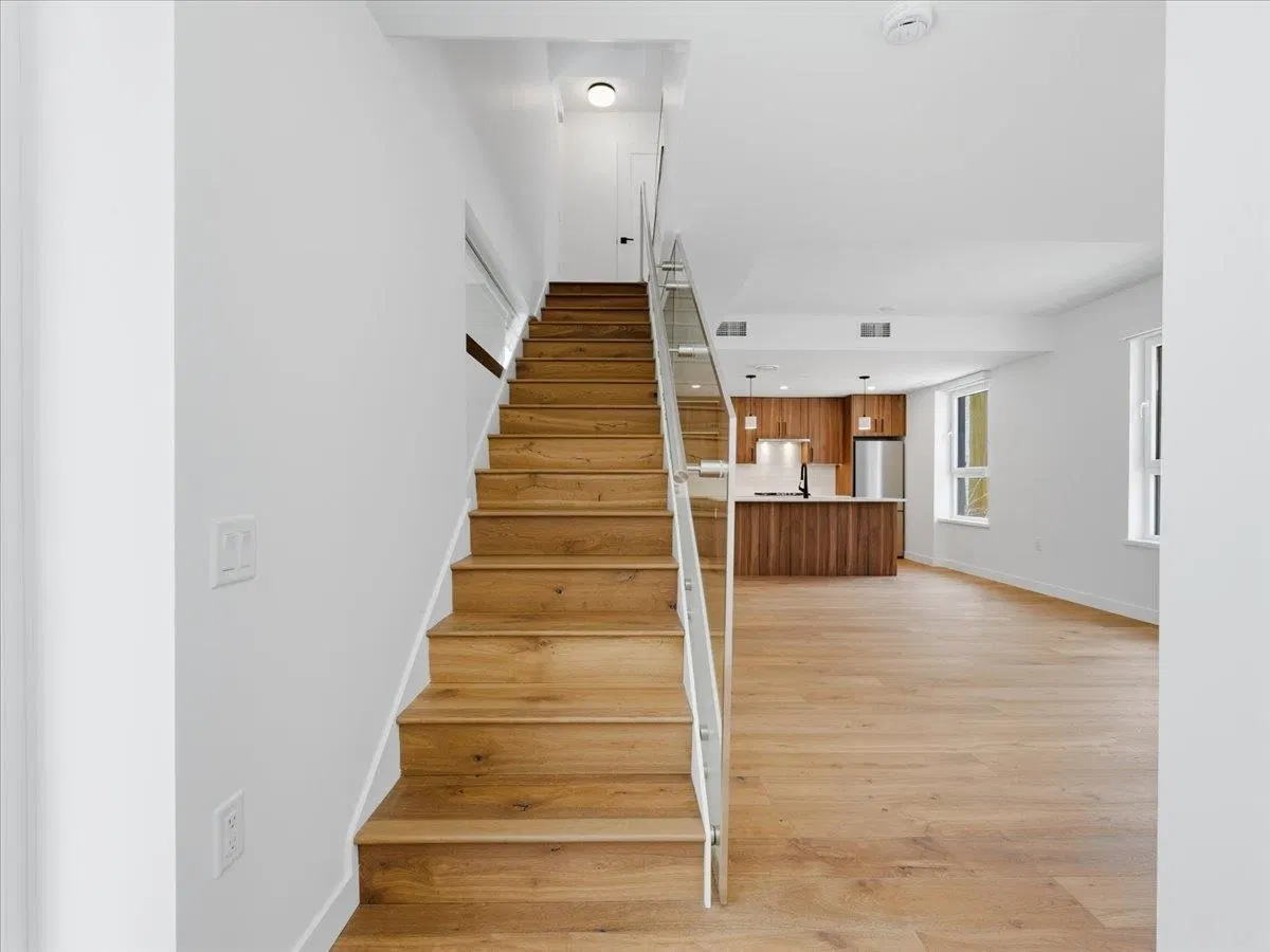 Photo 5 of 31 at 6833 Cambie Street
