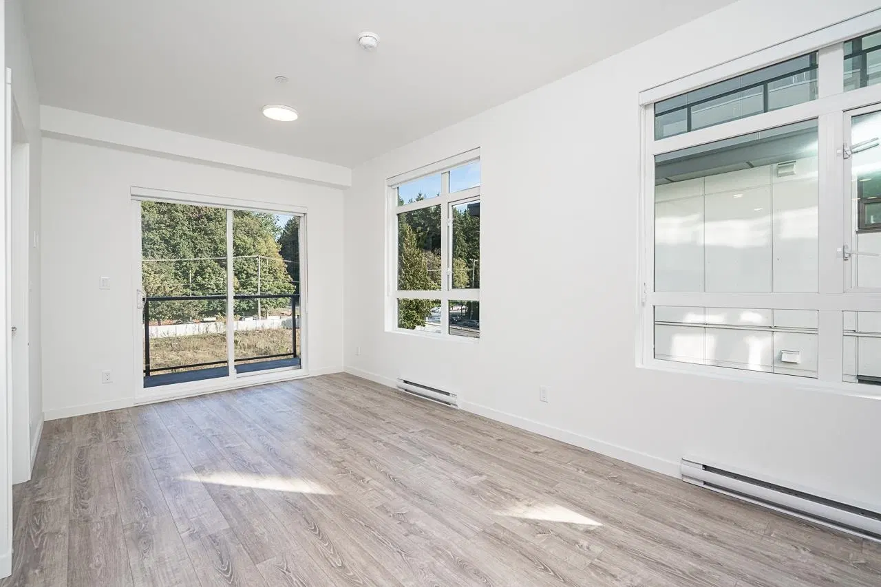 Photo 4 of 23 at #420 – 13968 Laurel Drive
