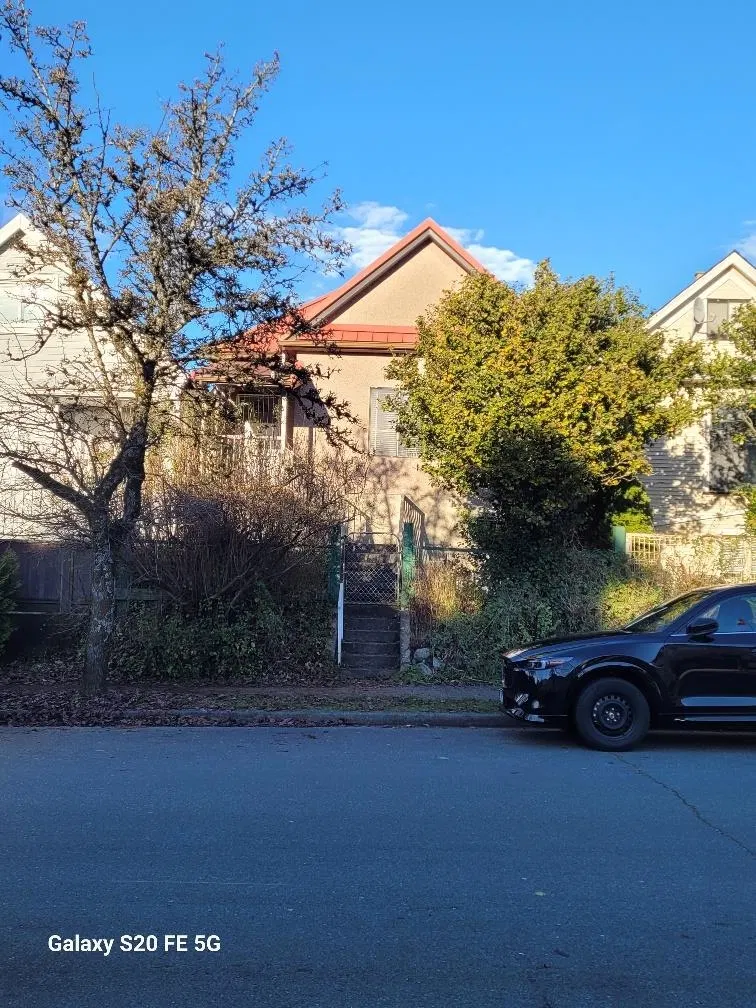 Photo 1 of 21 at 1127 Keefer Street