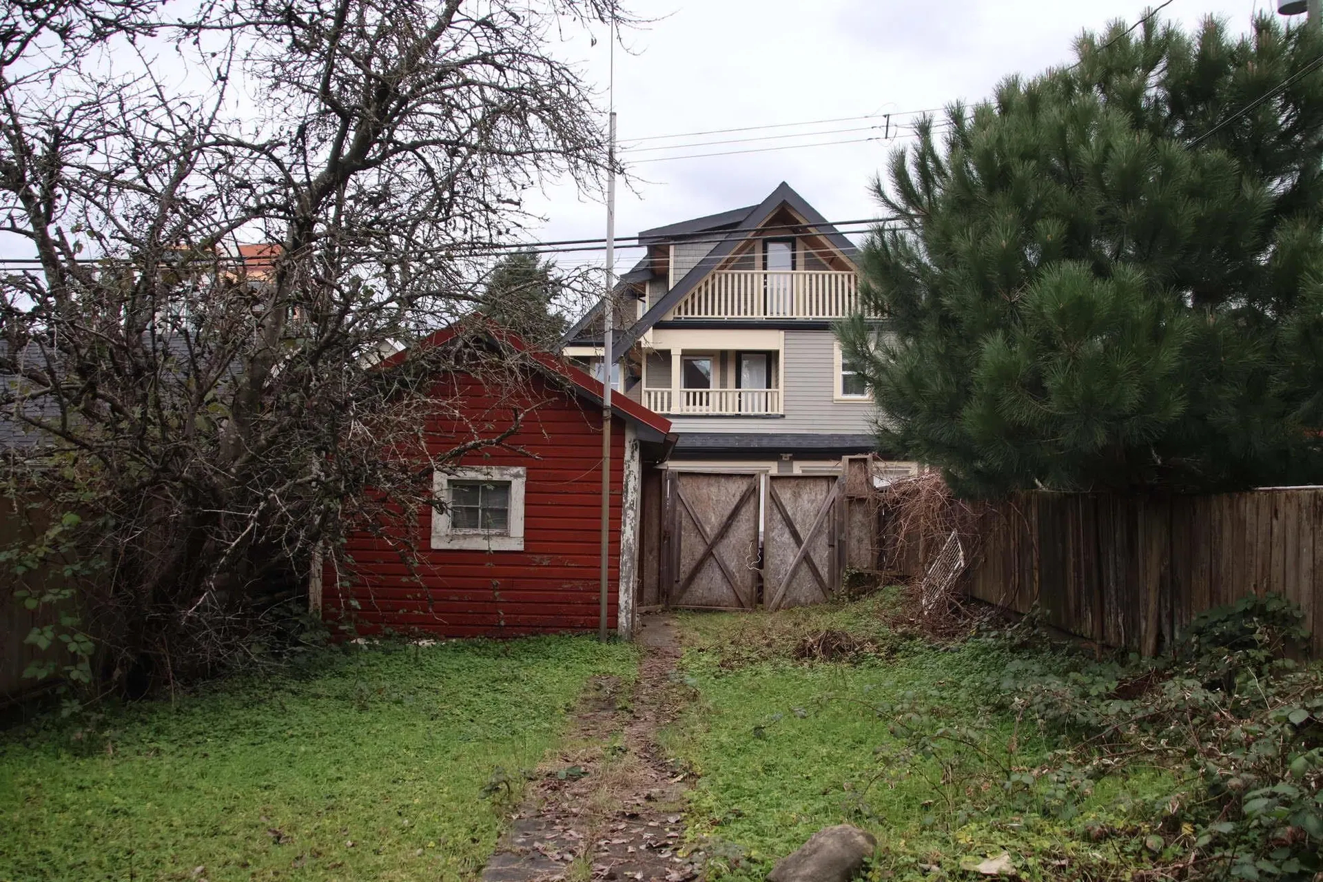 Photo 4 of 21 at 1127 Keefer Street