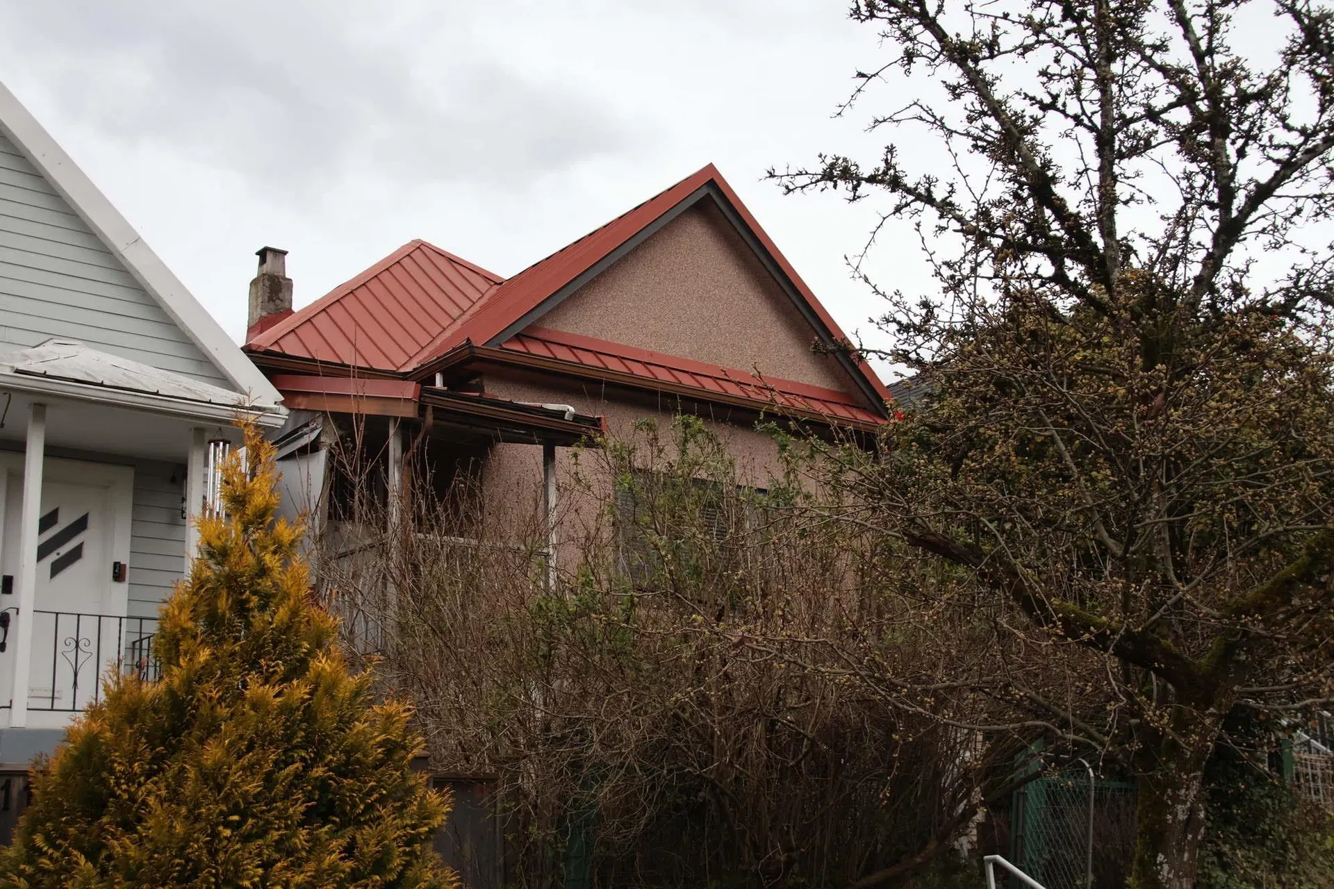 Photo 5 of 21 at 1127 Keefer Street