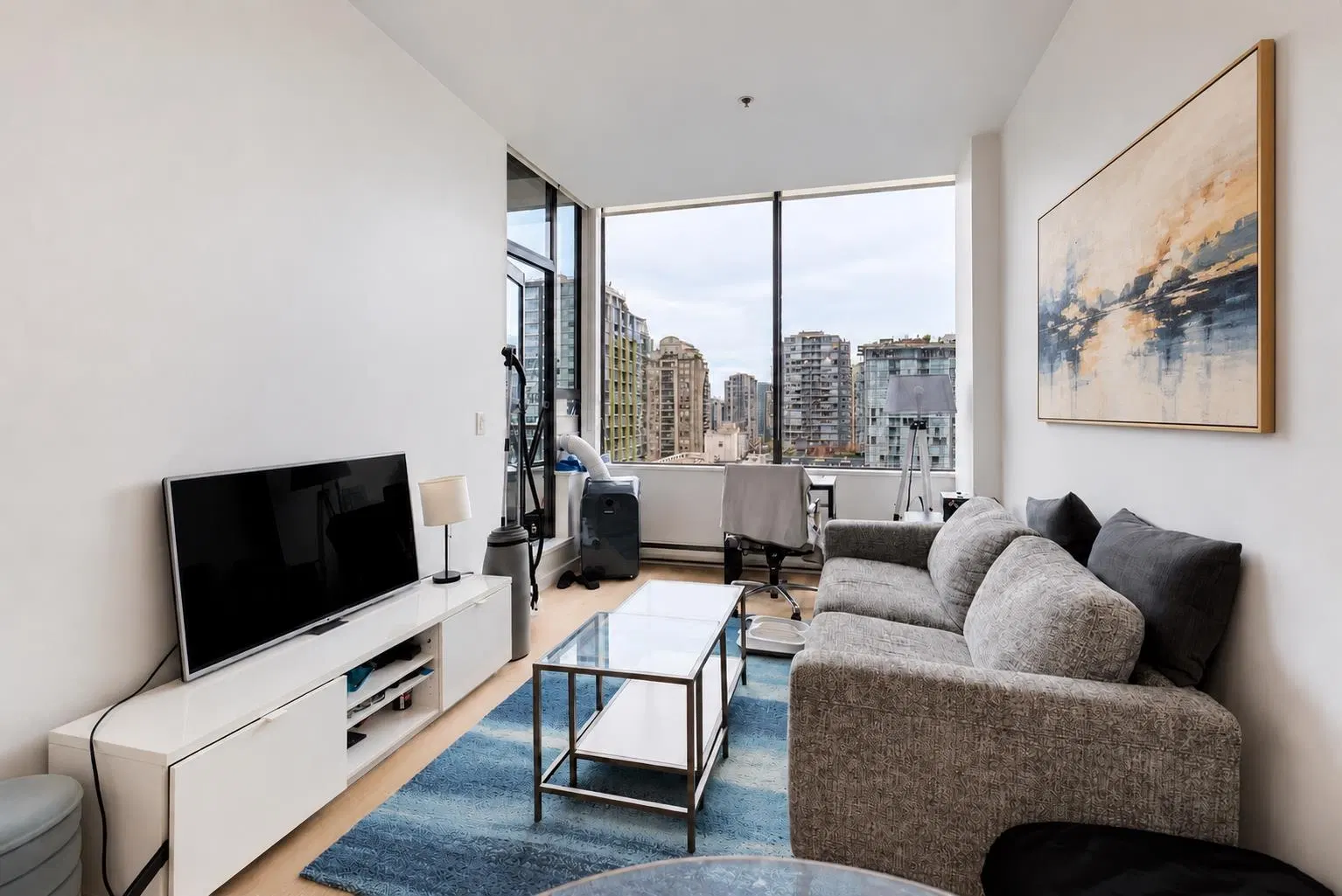 Photo 3 of 19 at #807 – 1010 Howe Street