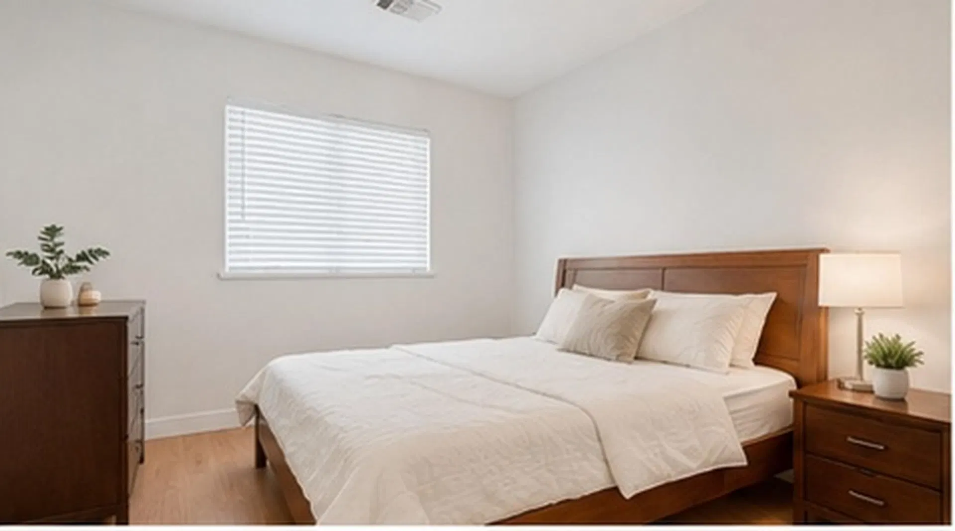 Photo 3 of 14 at 6722 124 Street