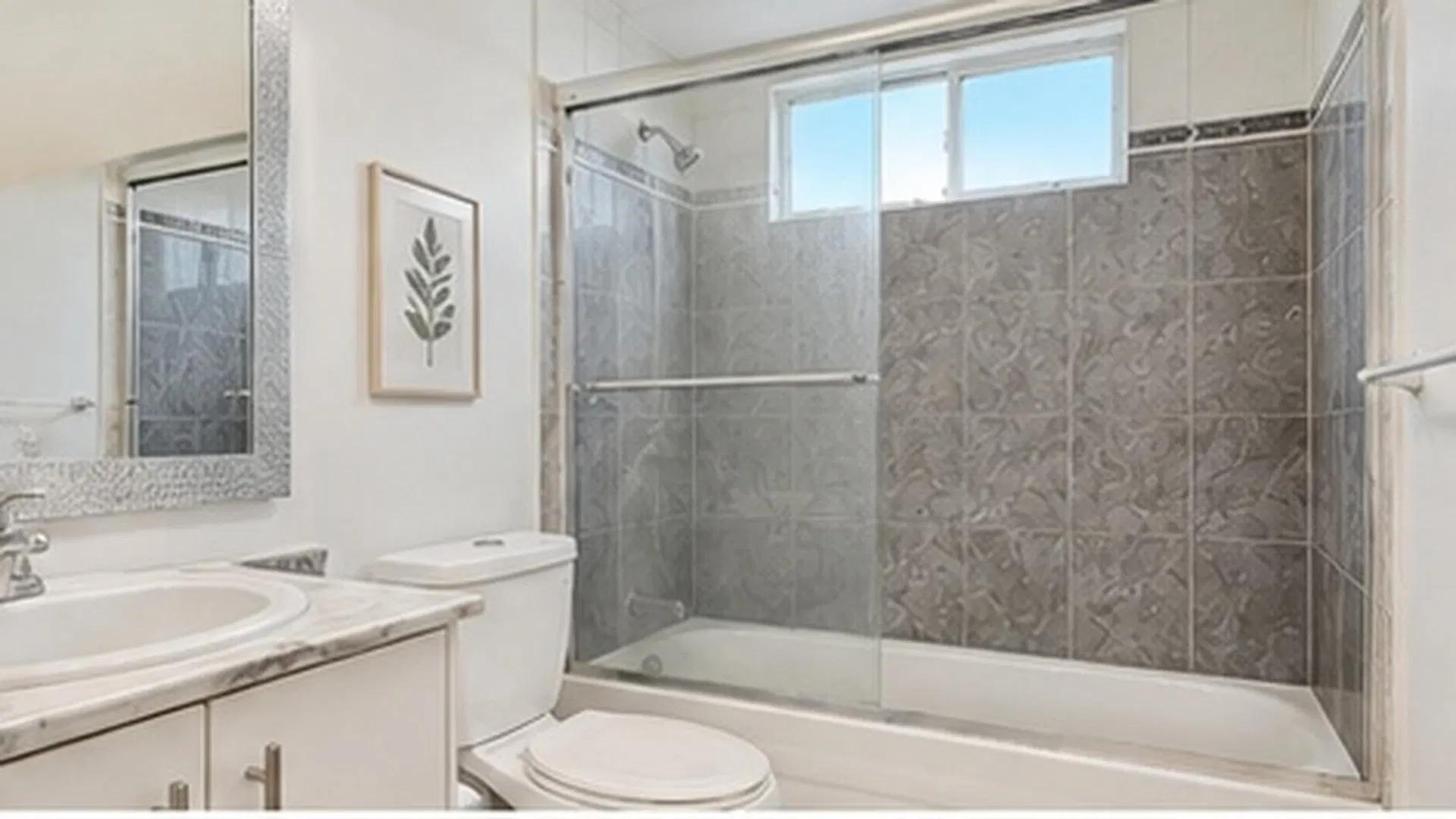 Photo 4 of 14 at 6722 124 Street