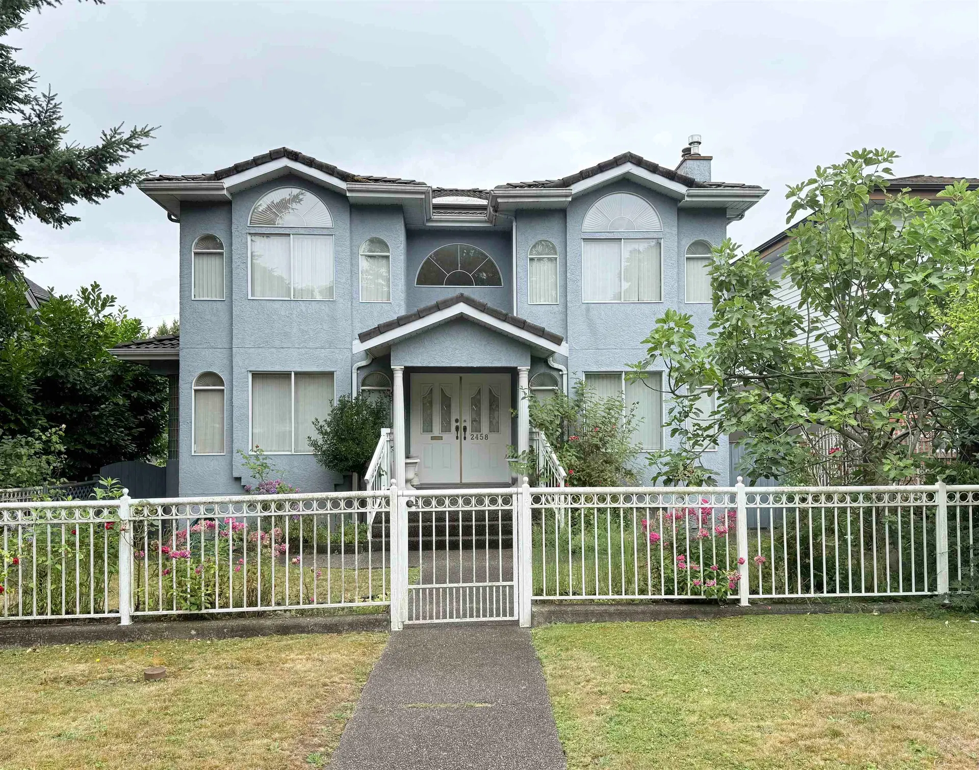 Photo 1 of 28 at 2458 E 5th Avenue