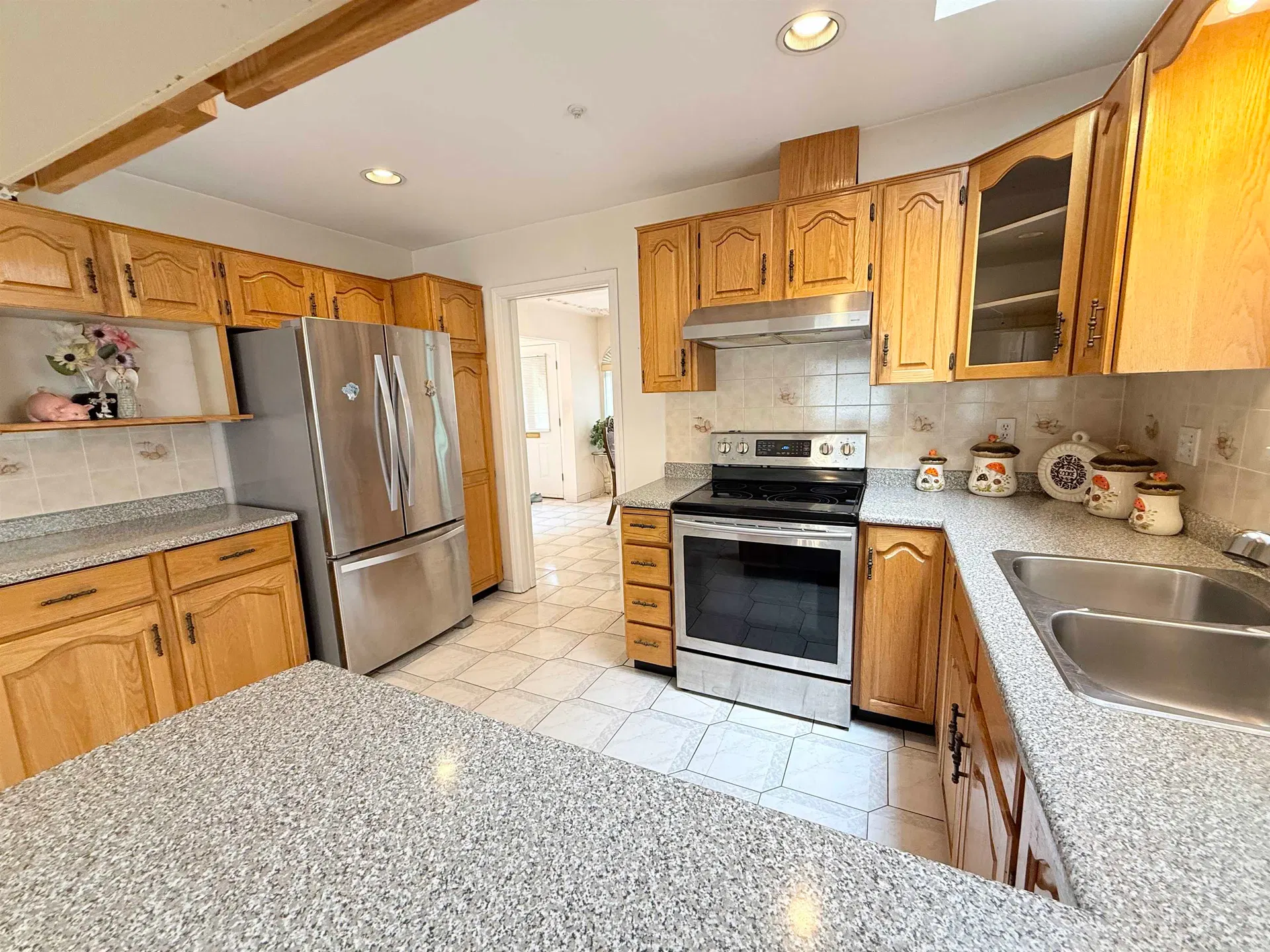Photo 5 of 28 at 2458 E 5th Avenue