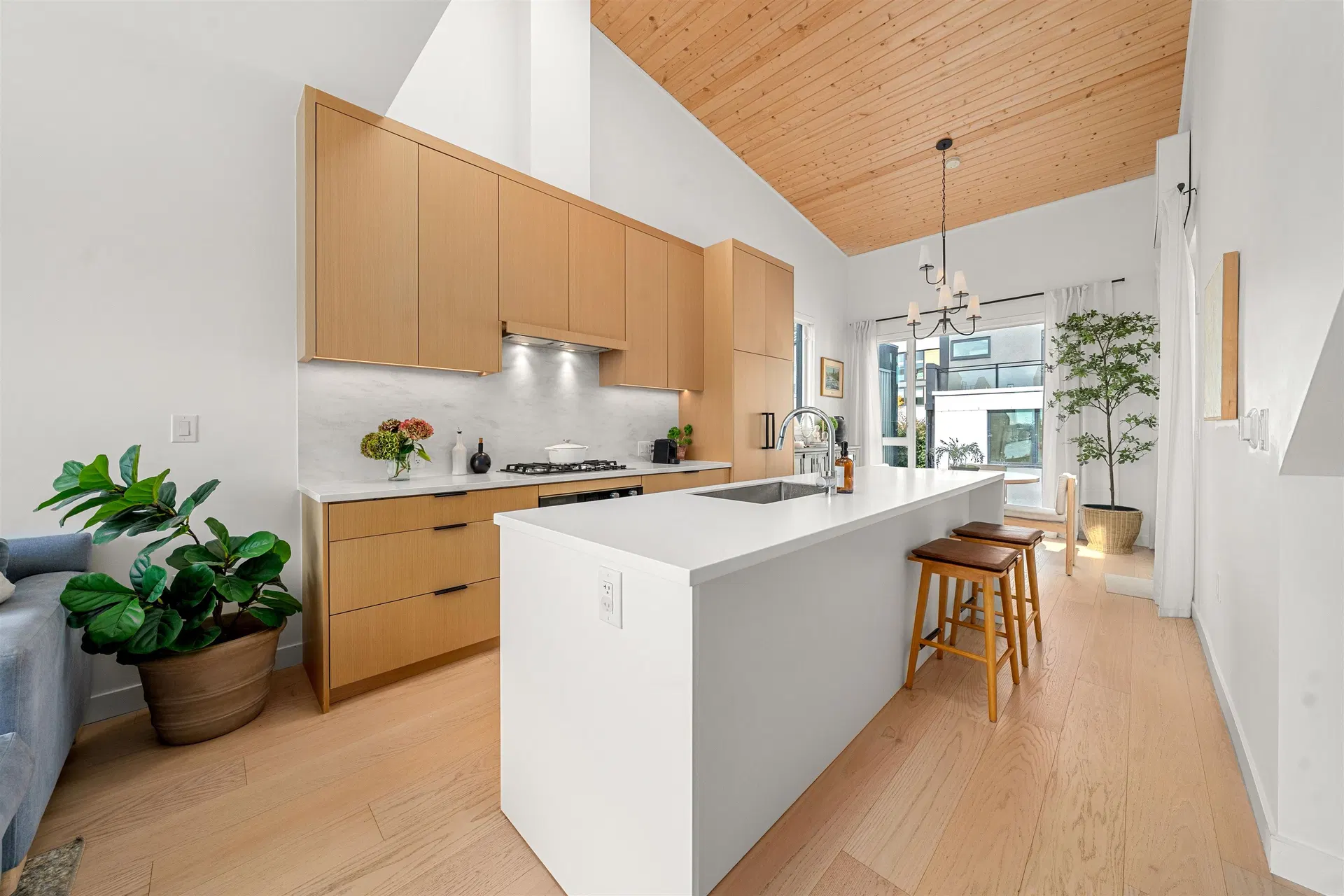 #224 – 650 2nd Street