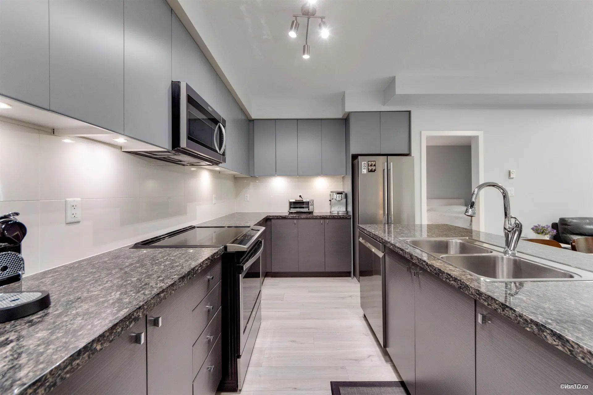 Photo 4 of 37 at #215 – 6440 194 Street