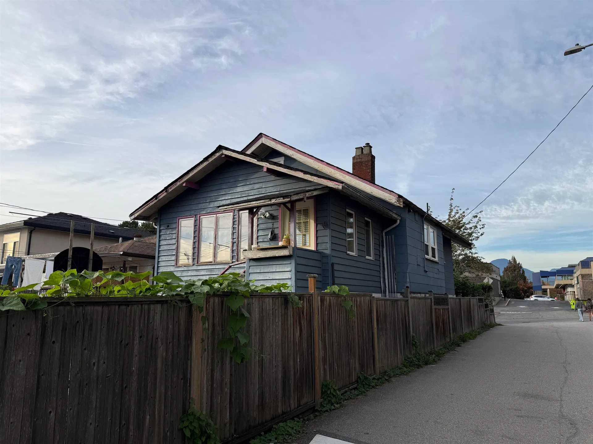 Photo 5 of 10 at 2878 E 2nd Avenue
