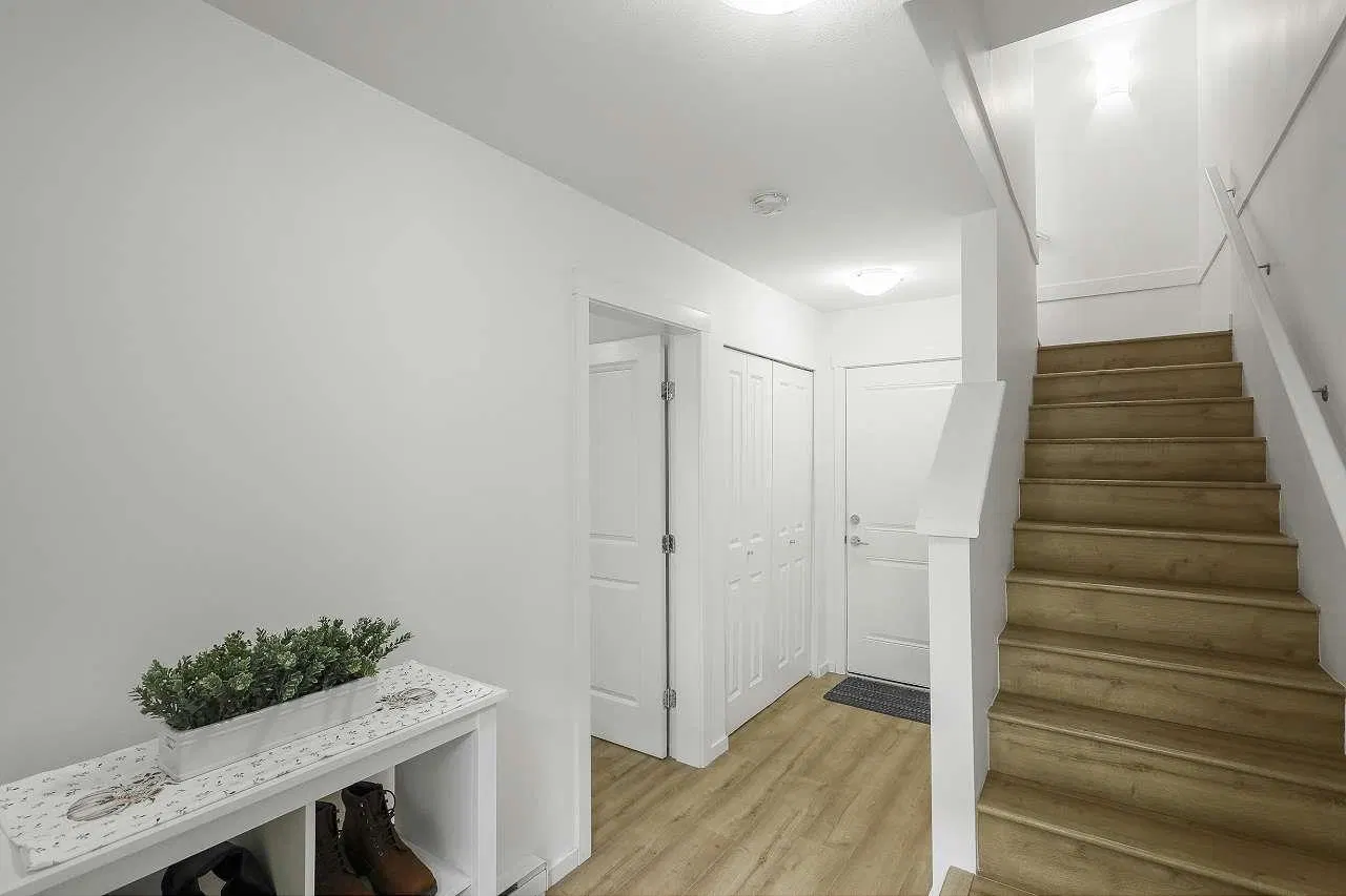Photo 4 of 40 at #8 – 10433 158 Street