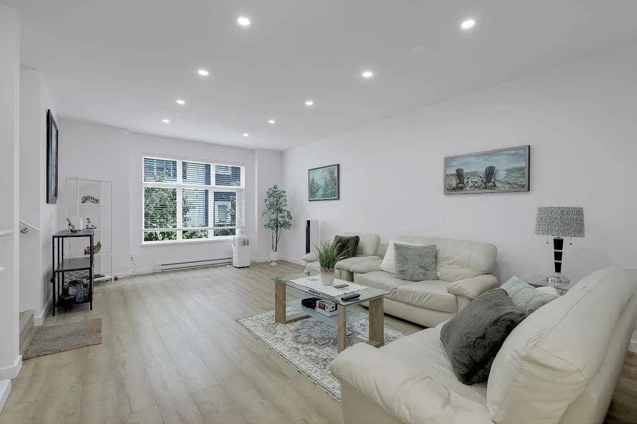 Photo 5 of 40 at #8 – 10433 158 Street