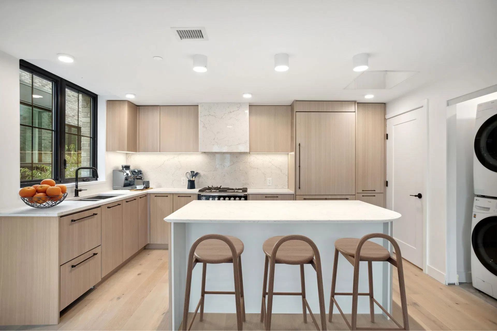 Photo 3 of 17 at #101 – 157 W King Edward Avenue