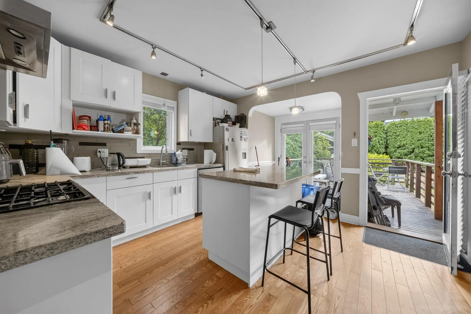 Photo 3 of 13 at 3884 W 20th Avenue