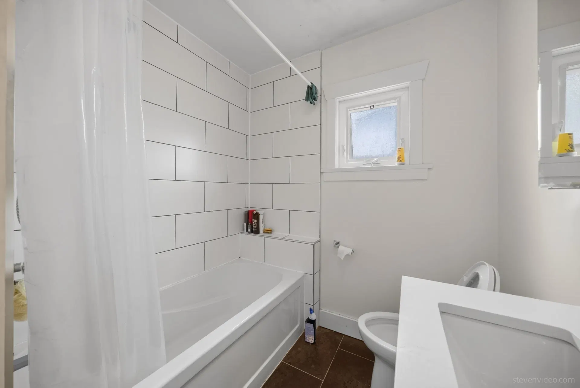Photo 5 of 13 at 3884 W 20th Avenue