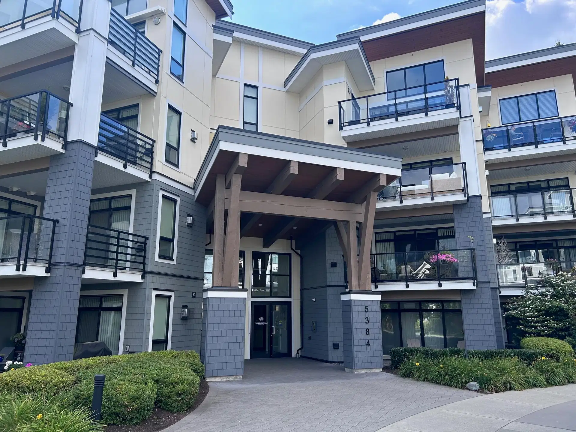 #112 – 5384 Tyee Lane
