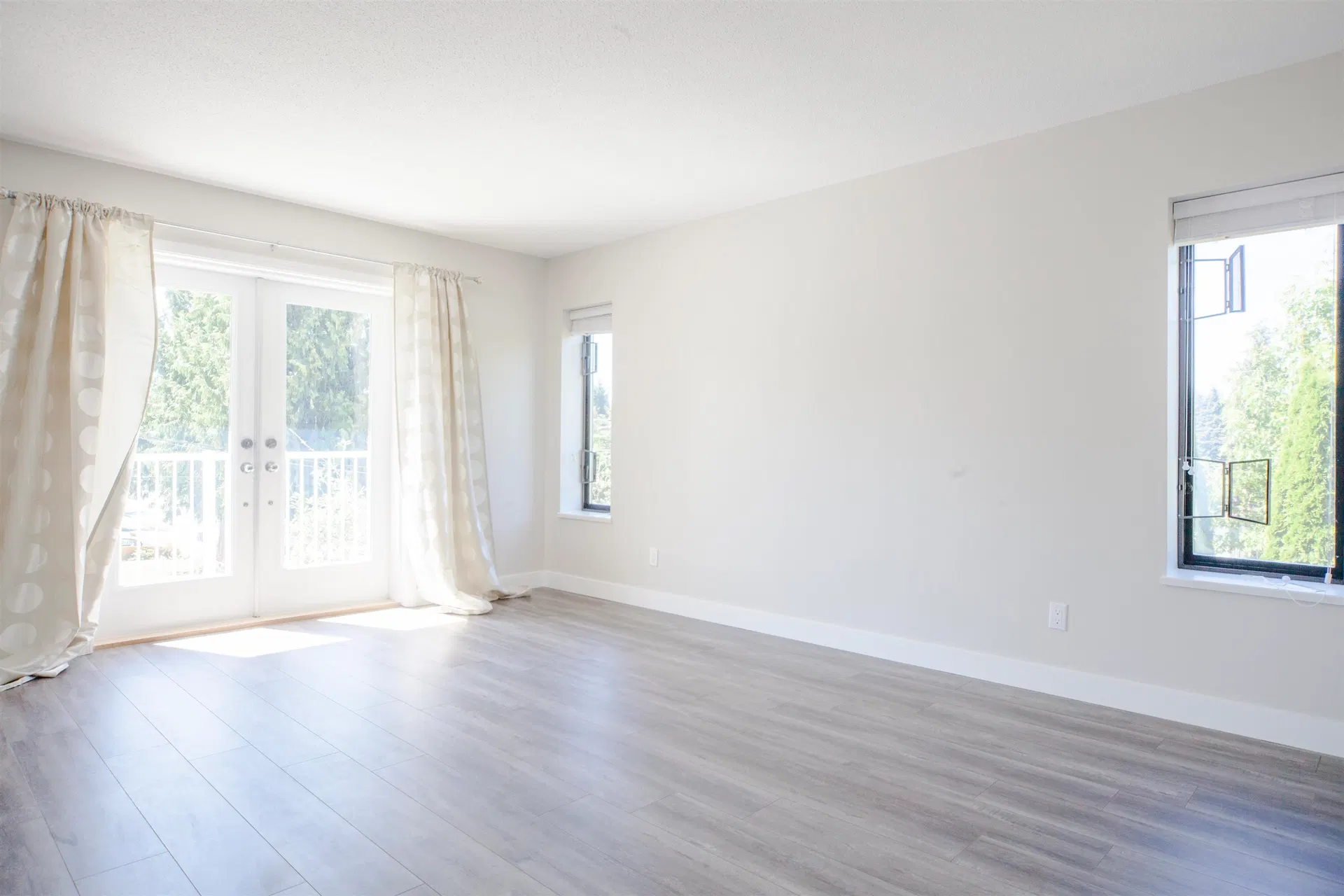 Photo 4 of 16 at 11604 75a Avenue