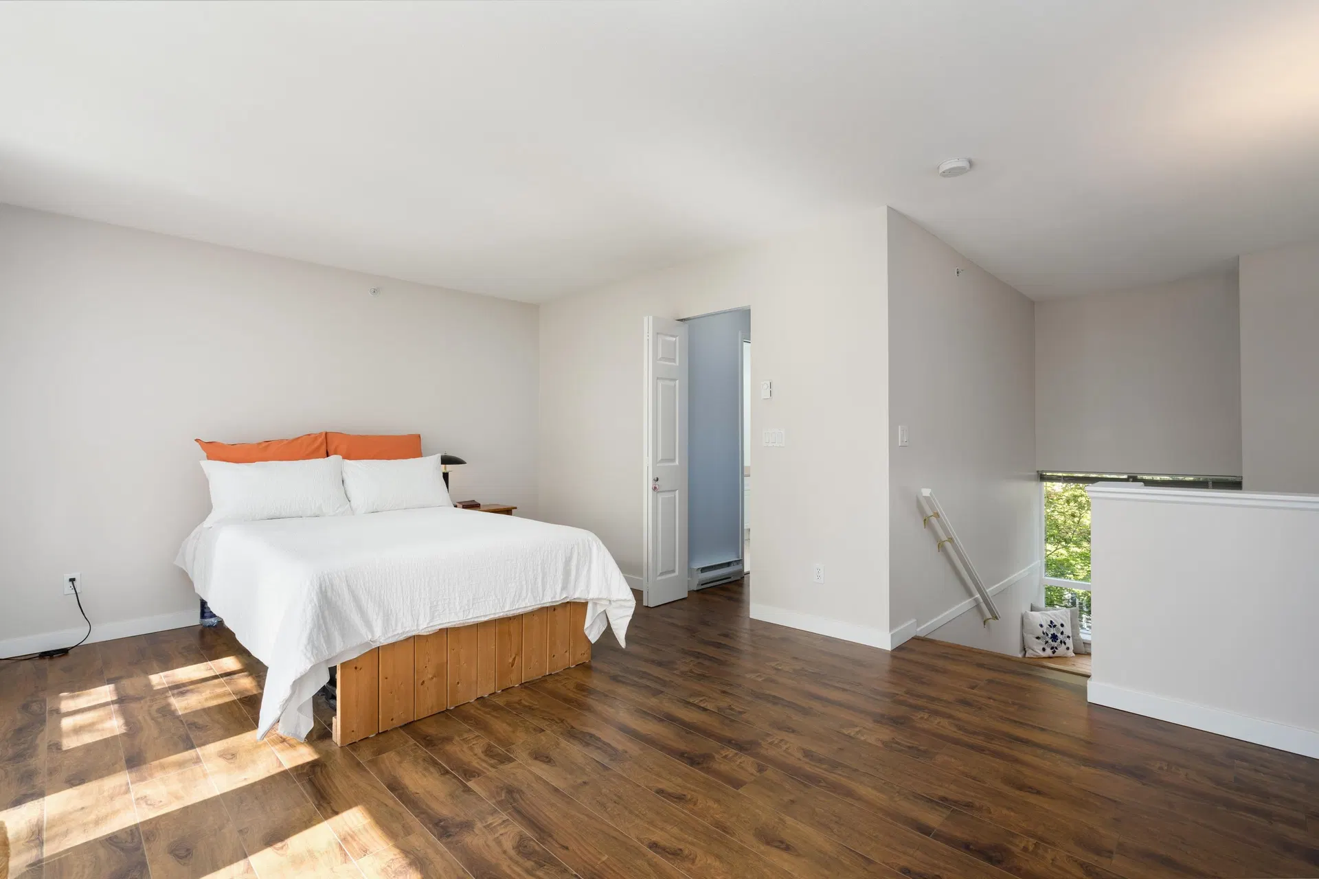 Photo 2 of 37 at #54 – 6577 Southoaks Crescent
