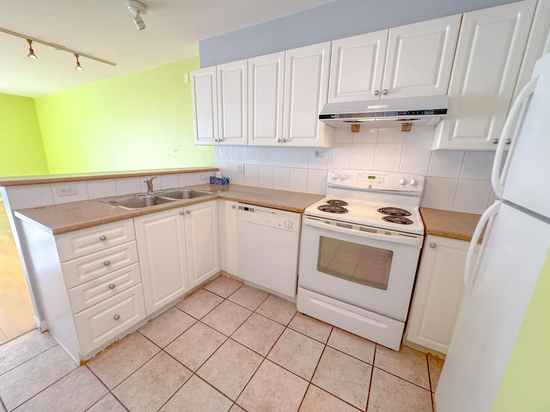 Photo 4 of 24 at #311 – 5555 Victoria Drive