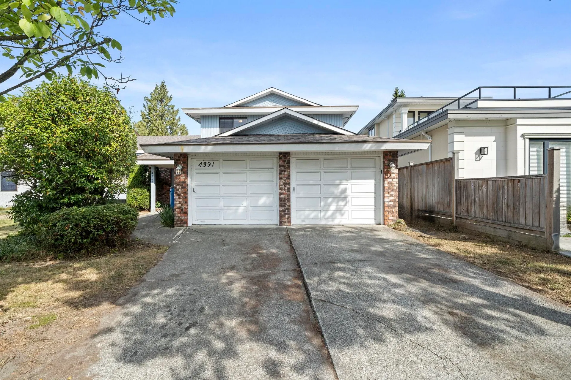 Photo 3 of 14 at 4391 Deerfield Crescent