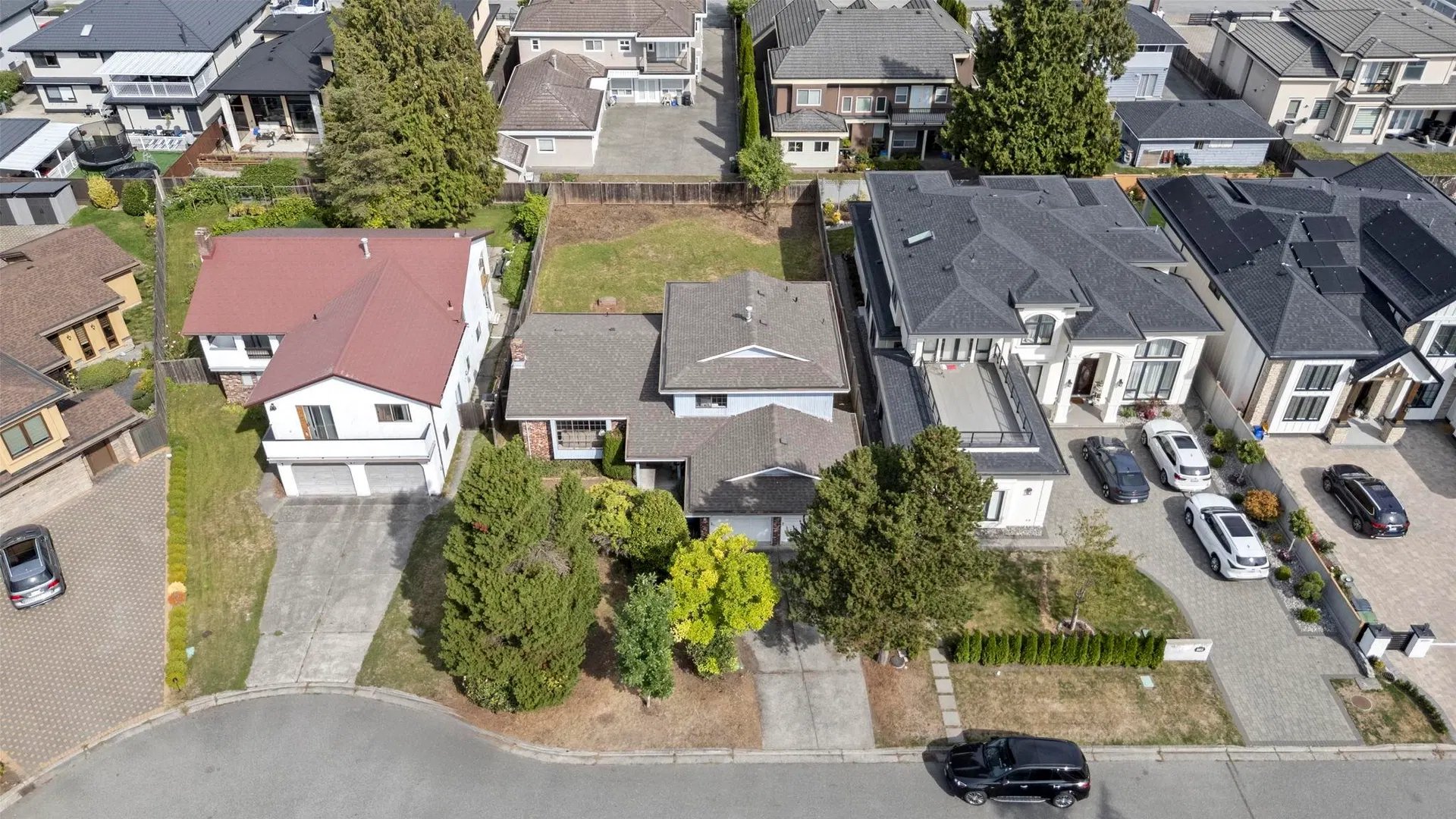 Photo 5 of 14 at 4391 Deerfield Crescent