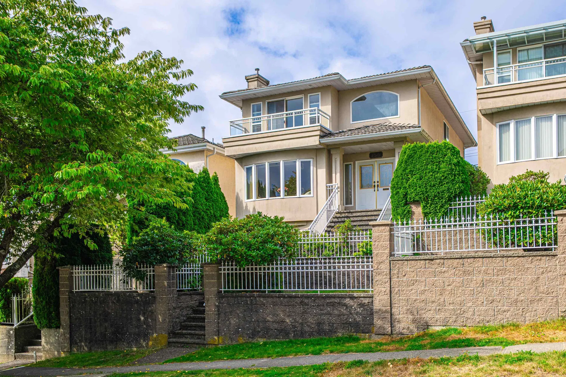 Photo 5 of 40 at 155 Ellesmere Avenue