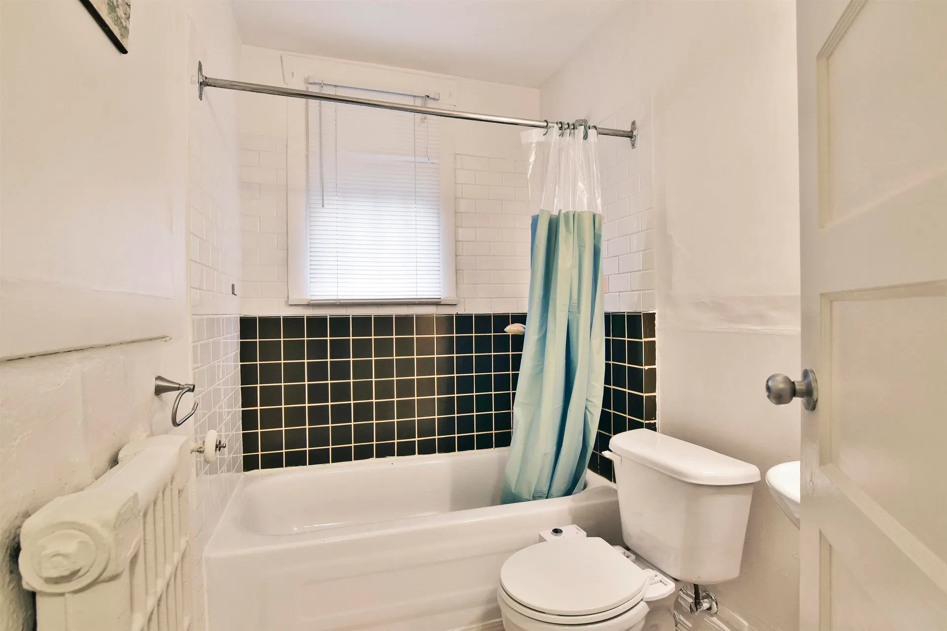 Photo 4 of 19 at #18 – 935 Jervis Street