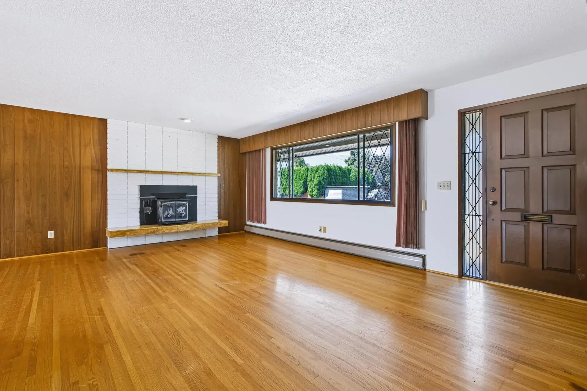 Photo 3 of 35 at 45596 Lewis Avenue