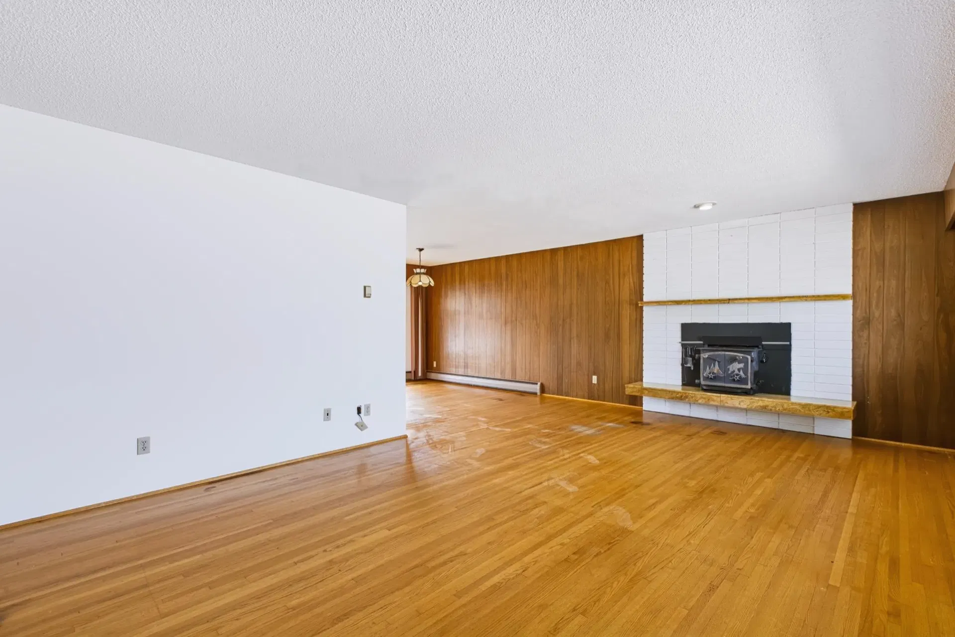 Photo 4 of 35 at 45596 Lewis Avenue