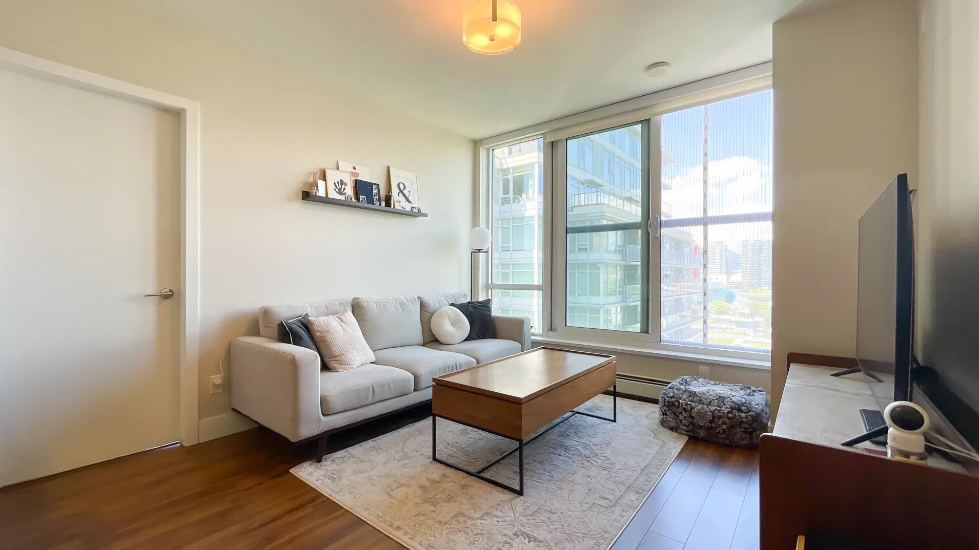 Photo 3 of 17 at #1402 – 159 W 2nd Avenue