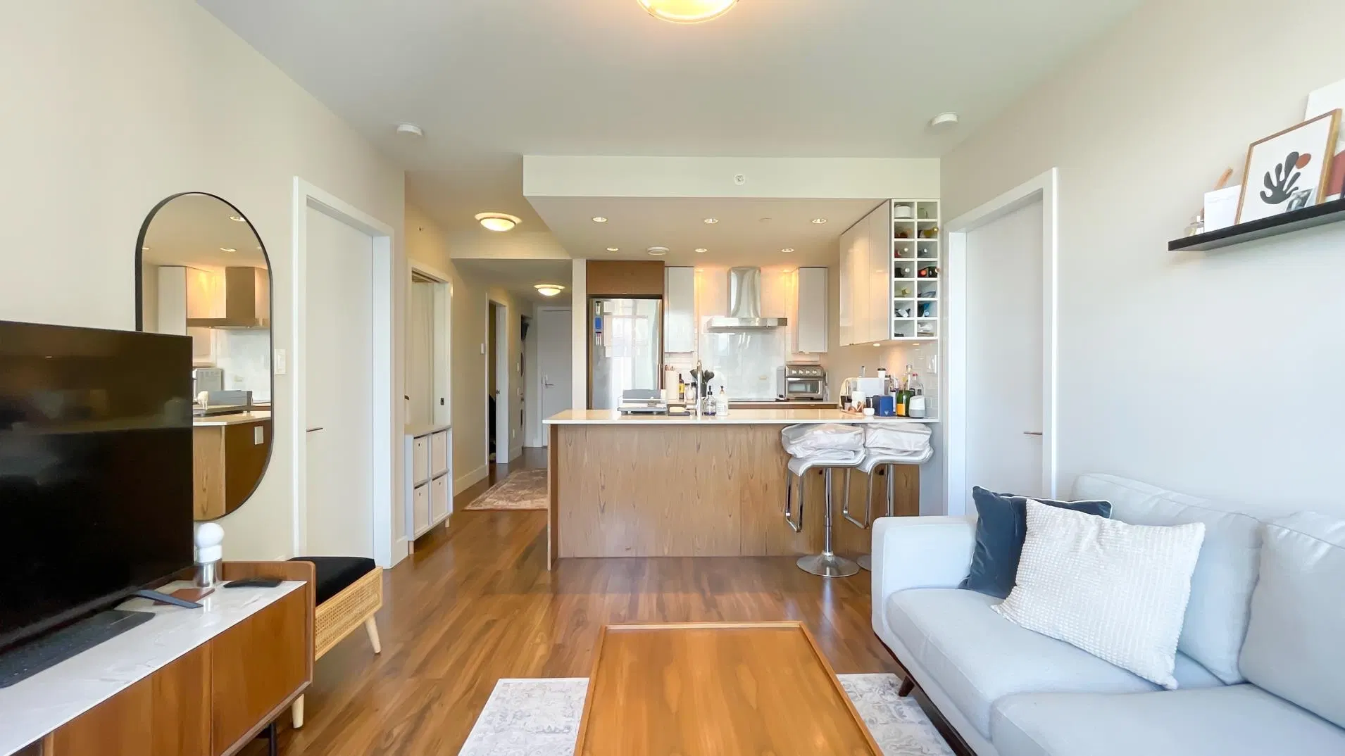 Photo 4 of 17 at #1402 – 159 W 2nd Avenue