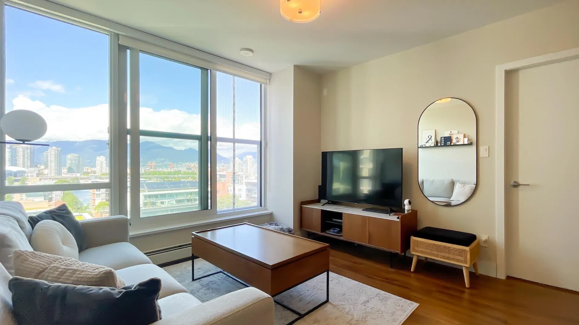 Photo 5 of 17 at #1402 – 159 W 2nd Avenue