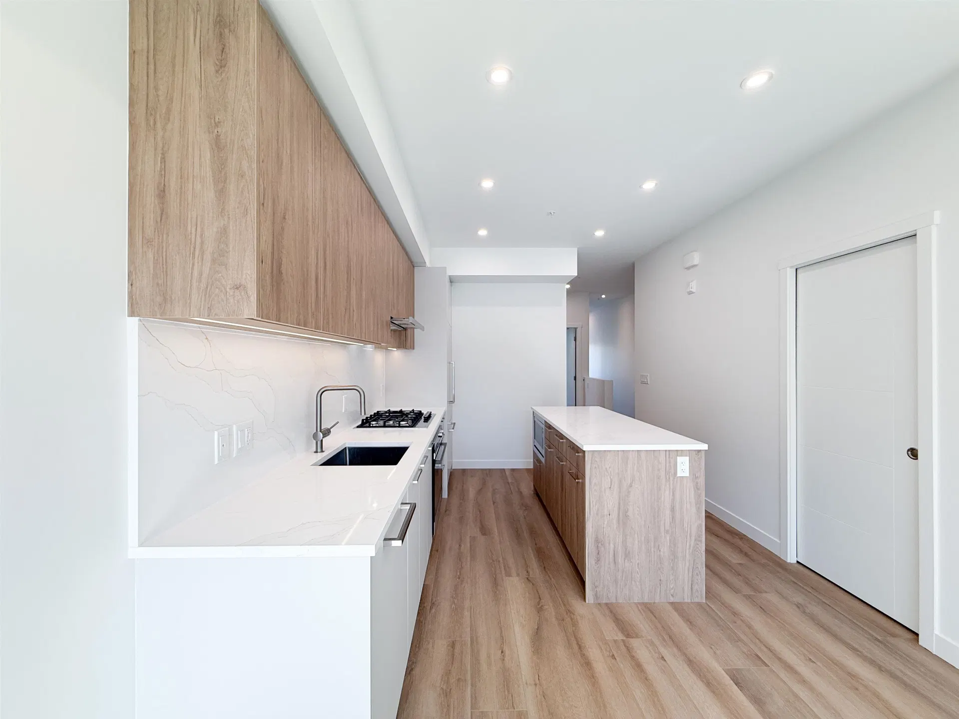 Photo 2 of 26 at #303 – 606 Madore Avenue