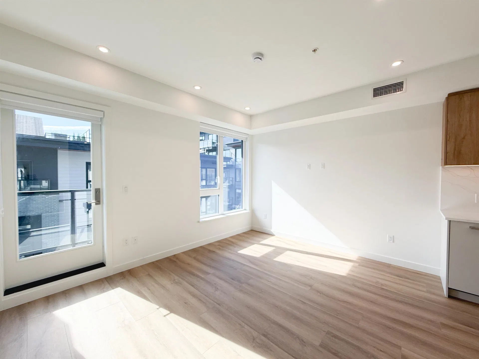 Photo 5 of 26 at #303 – 606 Madore Avenue