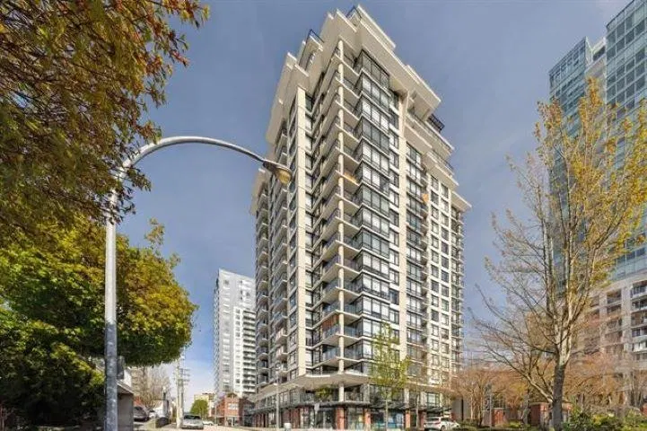 Photo 3 of 40 at #408 – 610 Victoria Street
